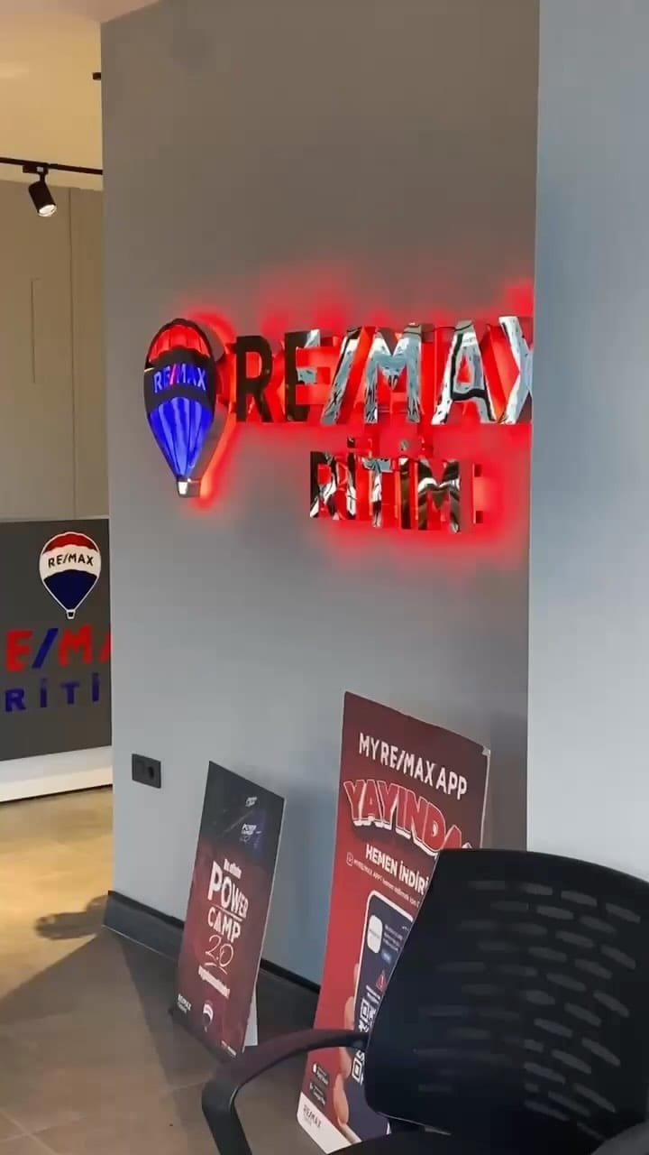Post 8 by Ahmet Pak on Instagram (video)