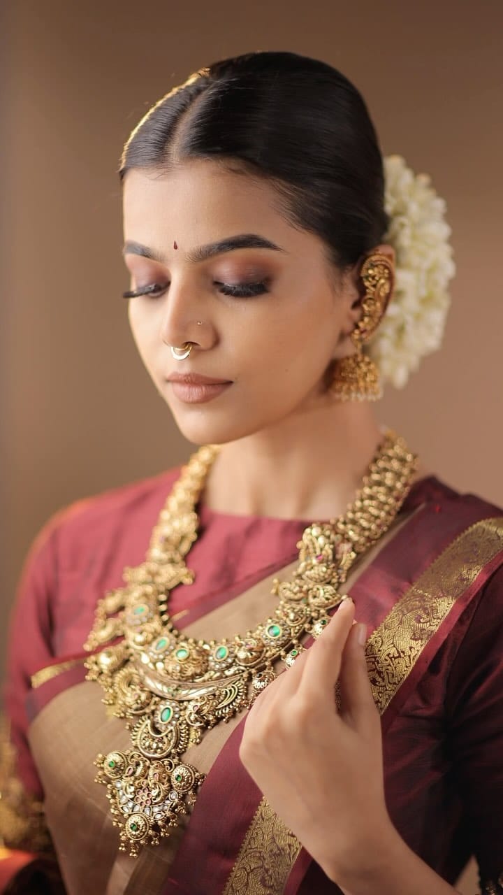 Post 6 by Kavya Vignesh on Instagram (video)