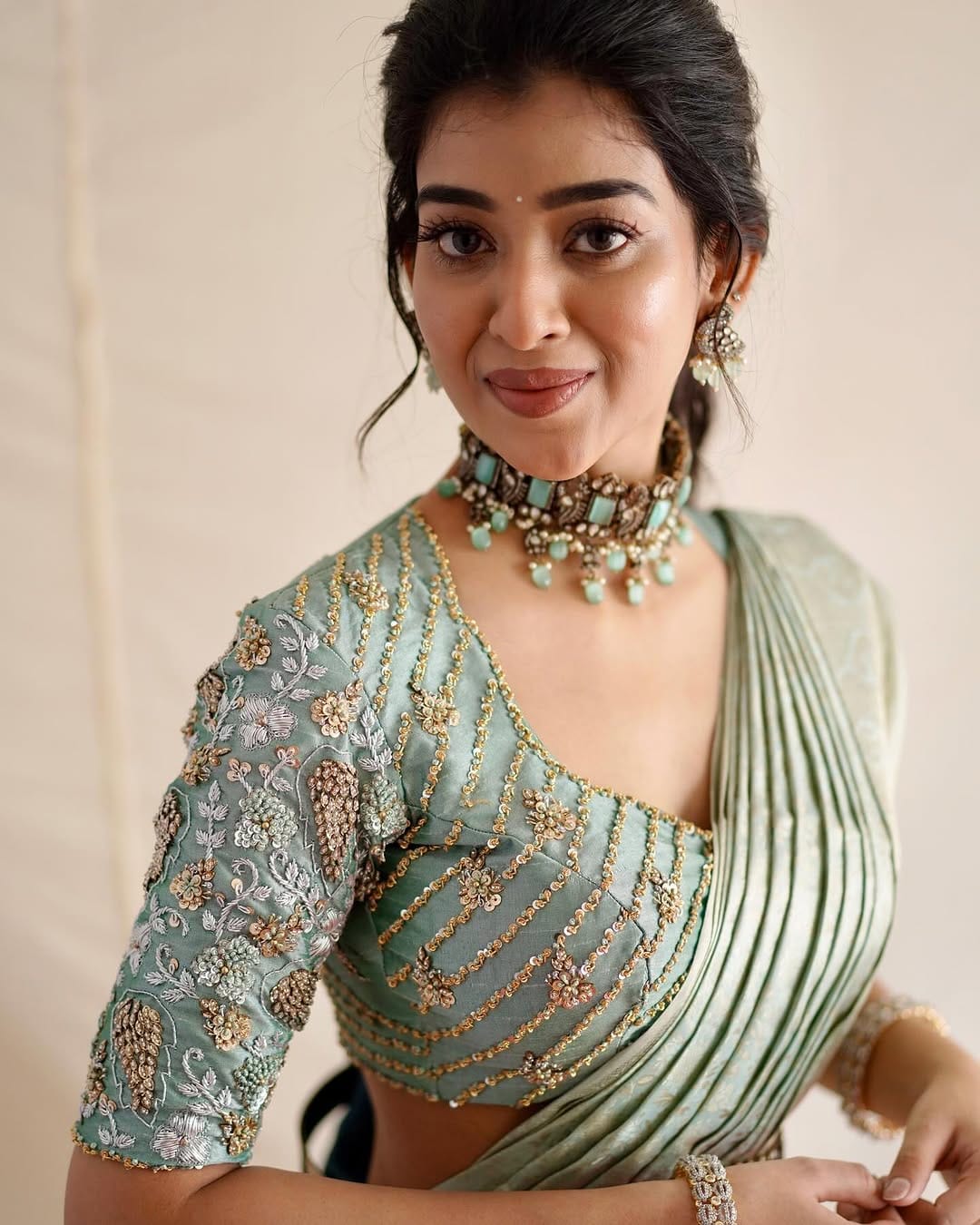 Post 10 by Kavya Vignesh on Instagram (carousel)