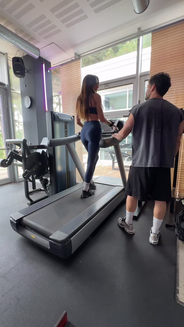 Post 6 by Mila Esposito on Instagram (video)