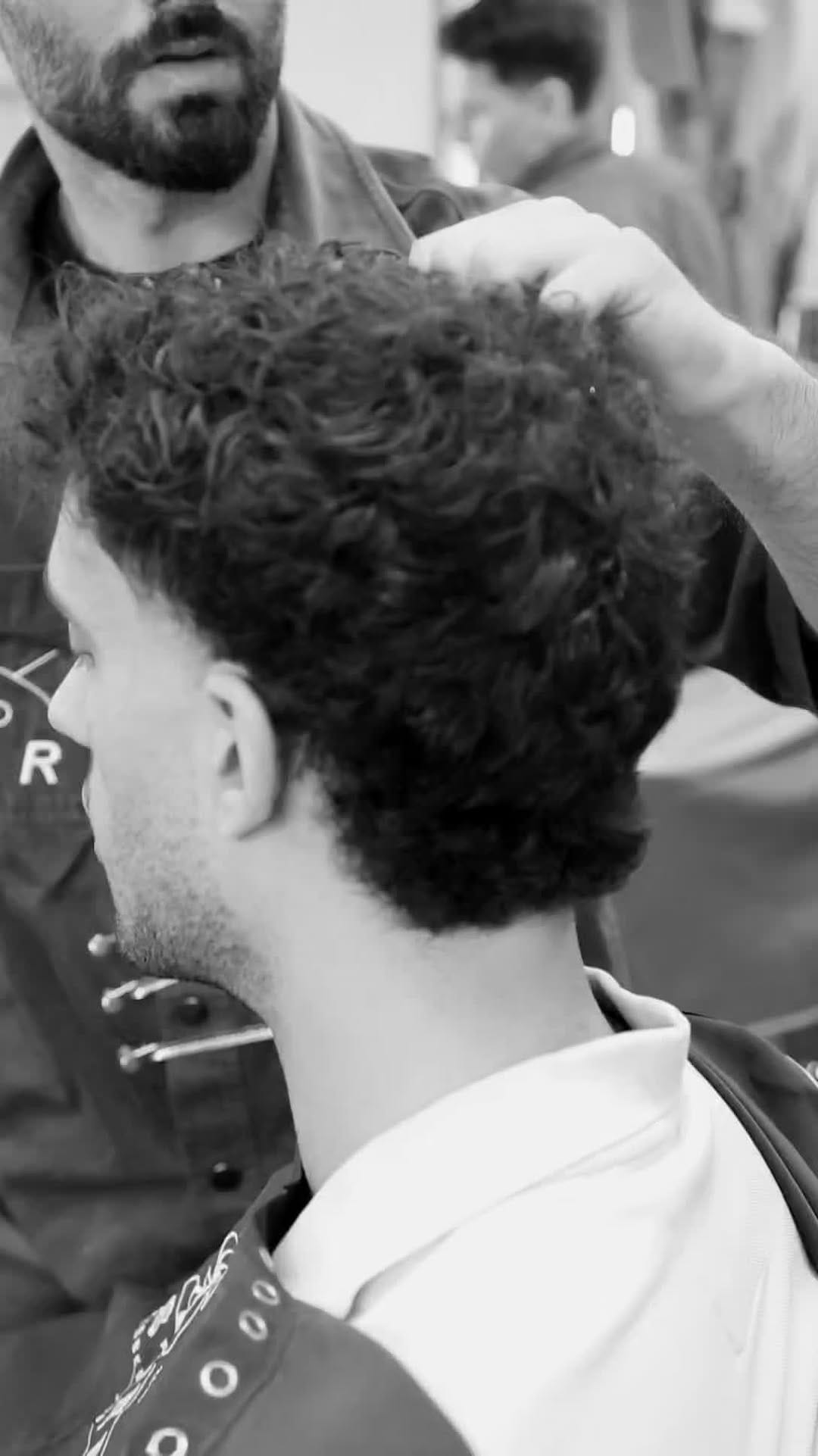 Post 9 by ROOSTER’S BARBERSHOP ATHENS on Instagram (video)