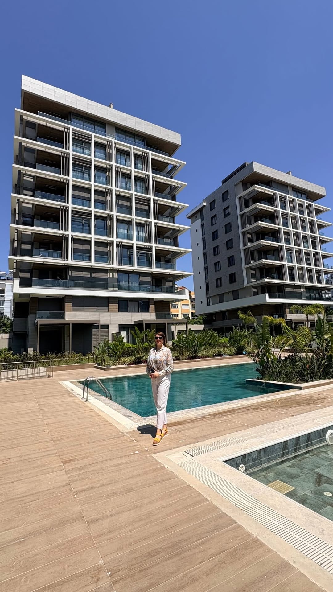 Post 2 by Selena Yekta on Instagram (video)