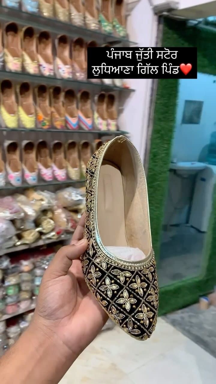 Post 10 by Trending_punjabi_jutti ❤️Punjab Jutti Store Gill on Instagram (video)