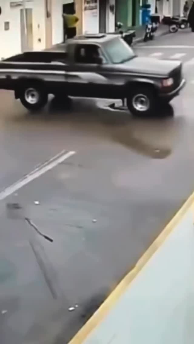 Post 6 by BOYS MOBILES on Instagram (video)