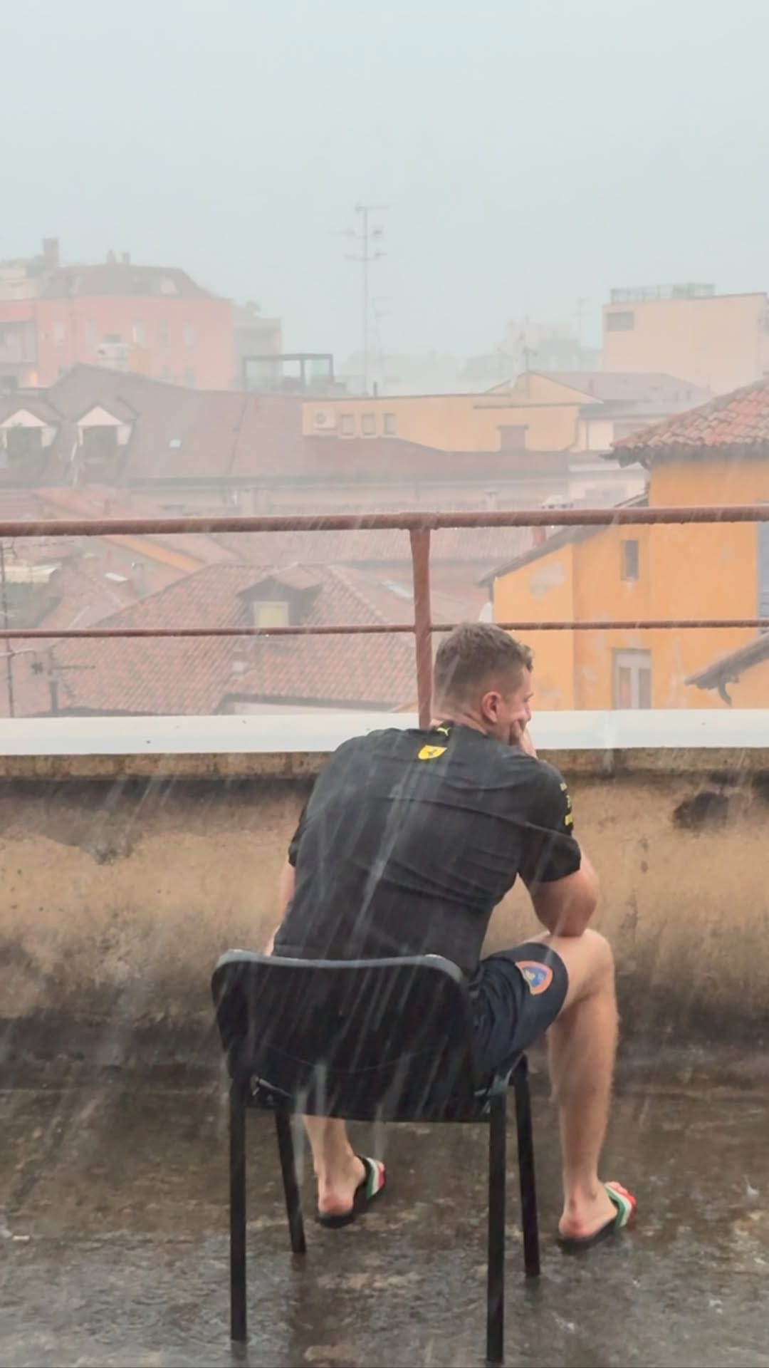 Post 6 by Leonardo Calabrese on Instagram (video)
