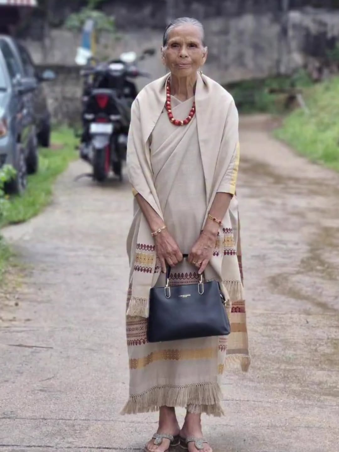 Post 4 by Baphinbha_Showroom on Instagram (image)