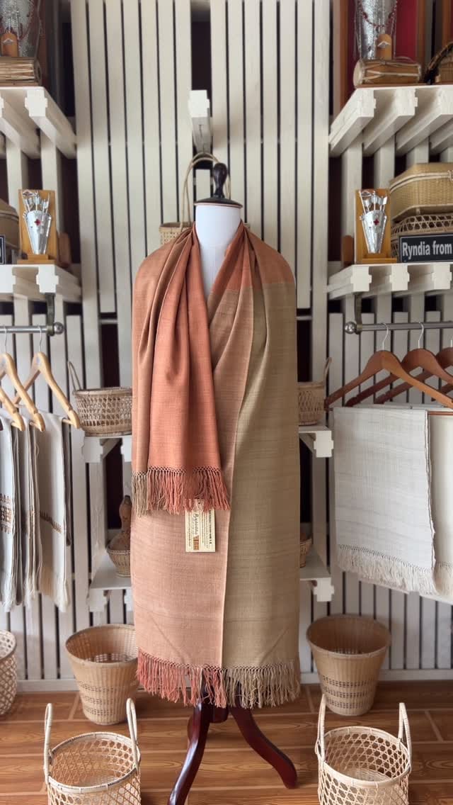Post 1 by Baphinbha_Showroom on Instagram (video)