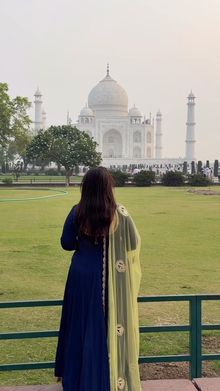 Post 6 by Riya Jhalani on Instagram (video)