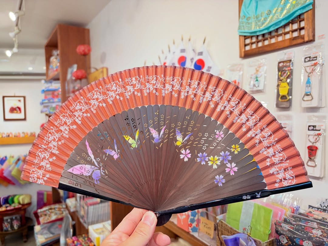 Post 3 by 【鶴橋】韓国雑貨KOKOREA　☎06-6224-4662 on Instagram (carousel)