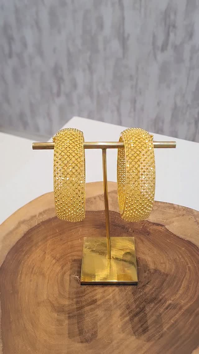 Post 10 by Swarn Mahal Jewellers (p) Ltd. on Instagram (video)
