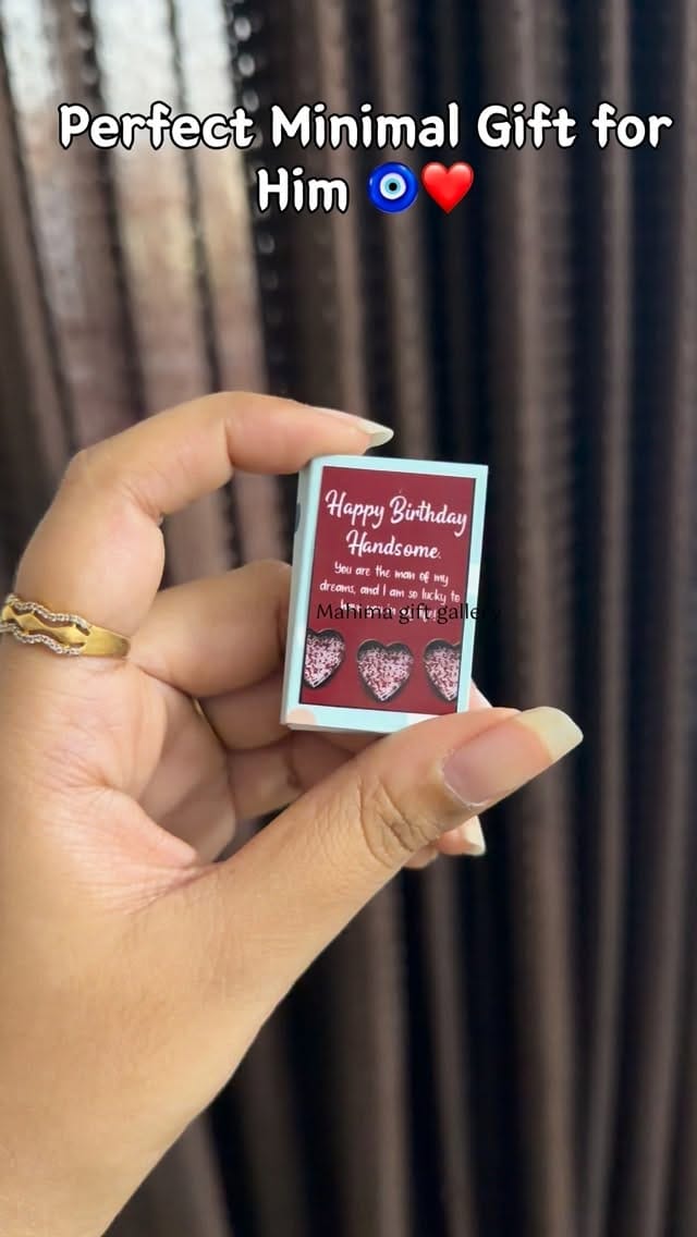 Post 5 by Valentines gift | Resin Art | Hamper’s on Instagram (video)