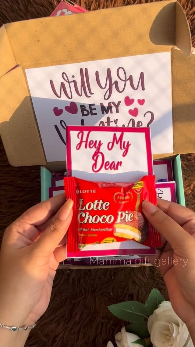 Post 8 by Valentines gift | Resin Art | Hamper’s on Instagram (video)