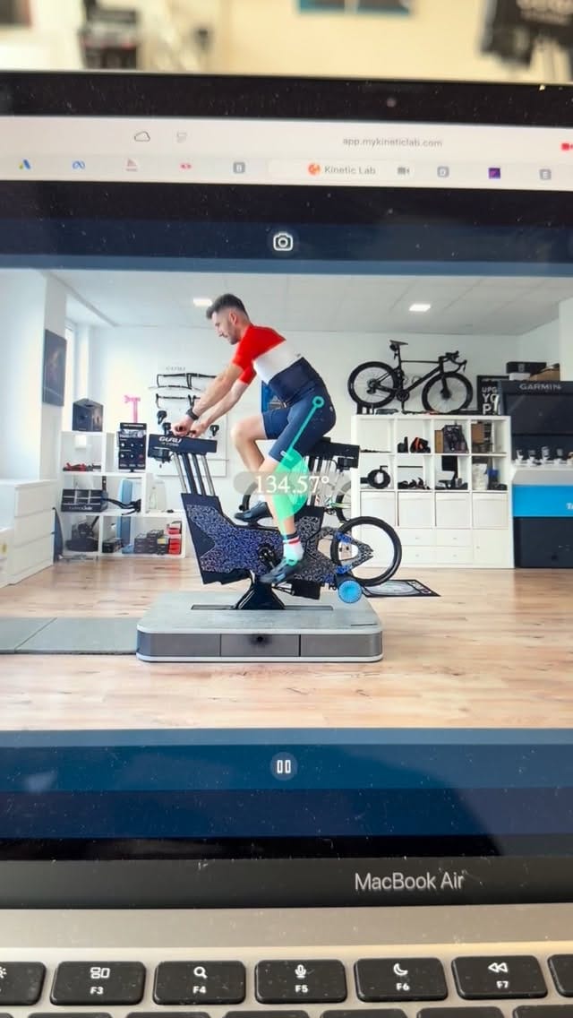 Post 2 by Jakub Šiarnik on Instagram (video)