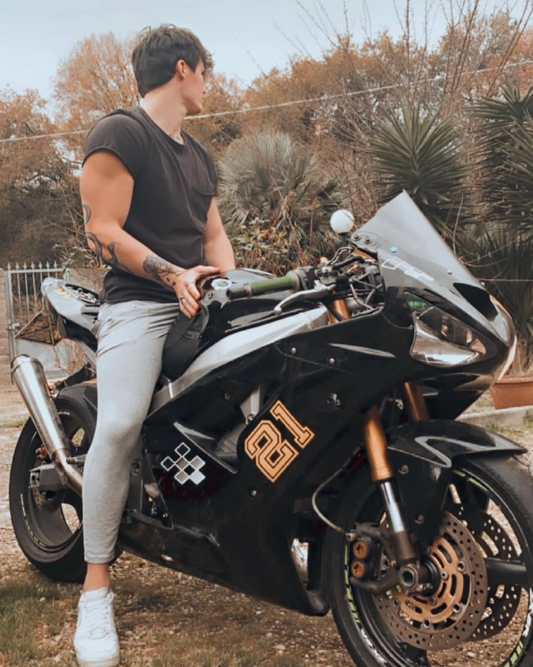 Post 8 by Madda - Secondo Profilo on Instagram (carousel)