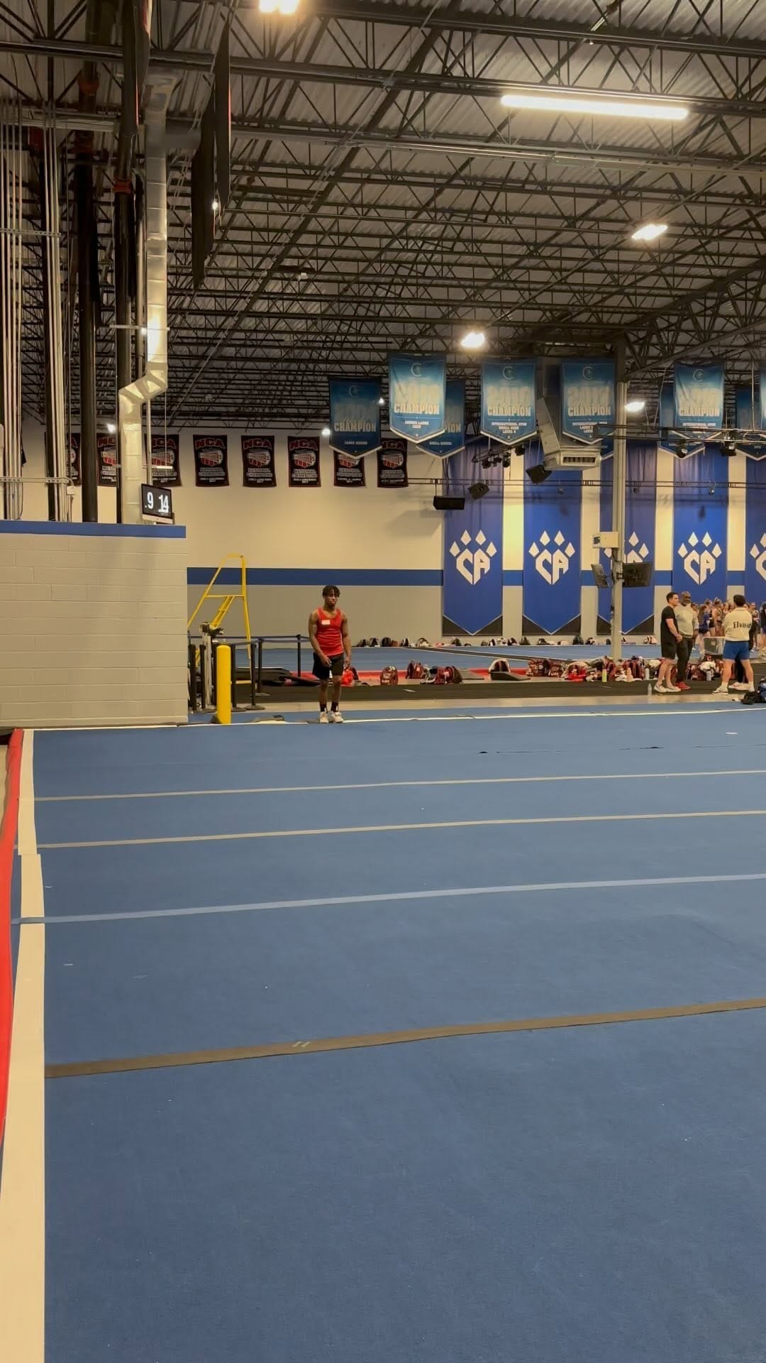 Post 4 by @famousquez on Instagram (video)