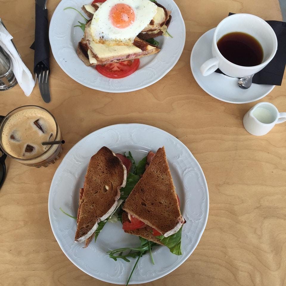 Post 10 by coffeepeer on Instagram (image)