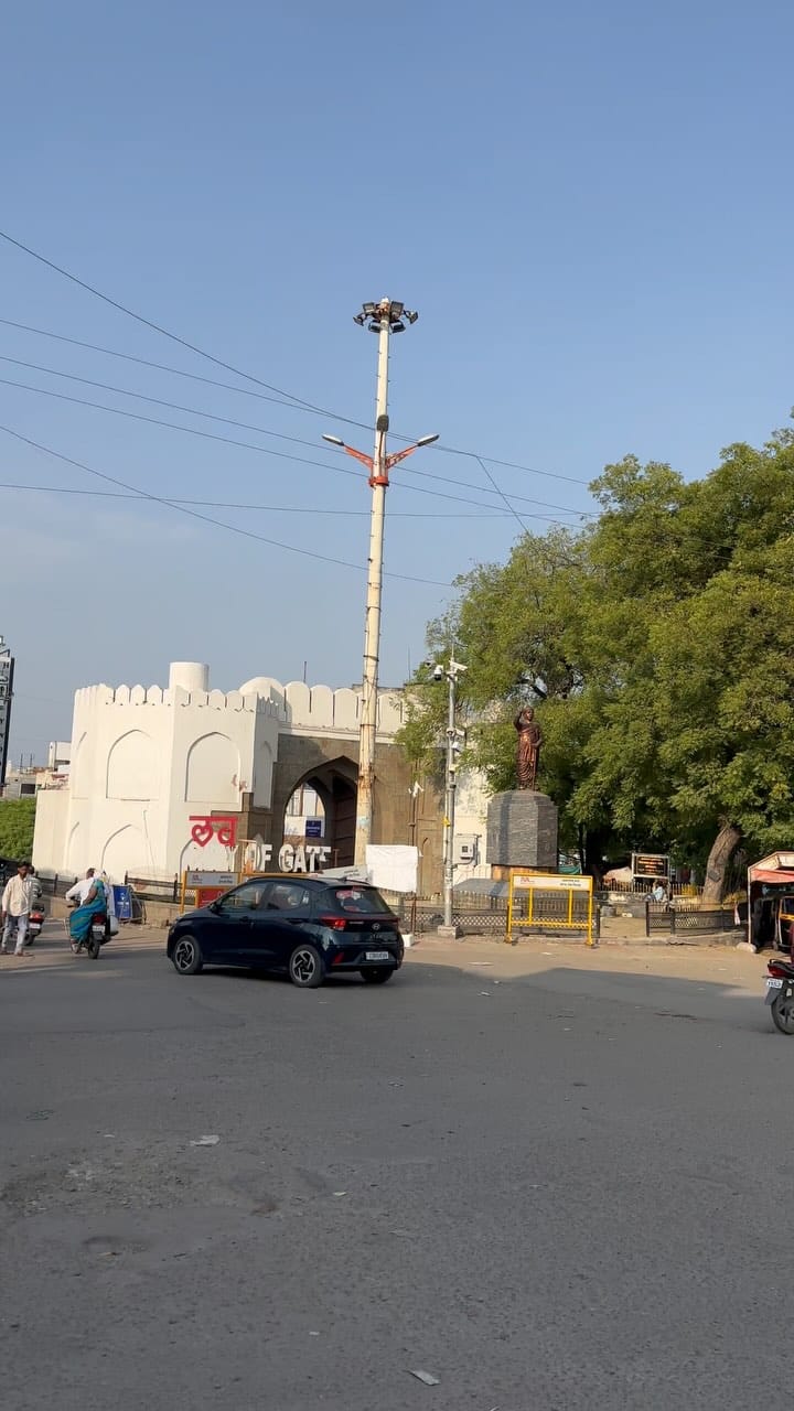Post 10 by Shoeb Khan on Instagram (video)
