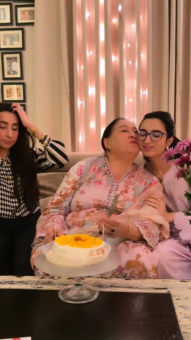 Post 6 by Aamna Aqeel on Instagram (video)