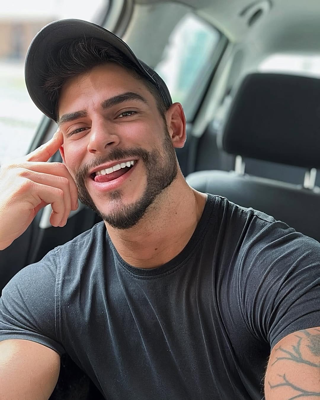 Post 8 by 𝗗𝗔𝗩𝗜𝗗𝗘 𝗦𝗜𝗟𝗩𝗘𝗦𝗧𝗥𝗜 on Instagram (image)