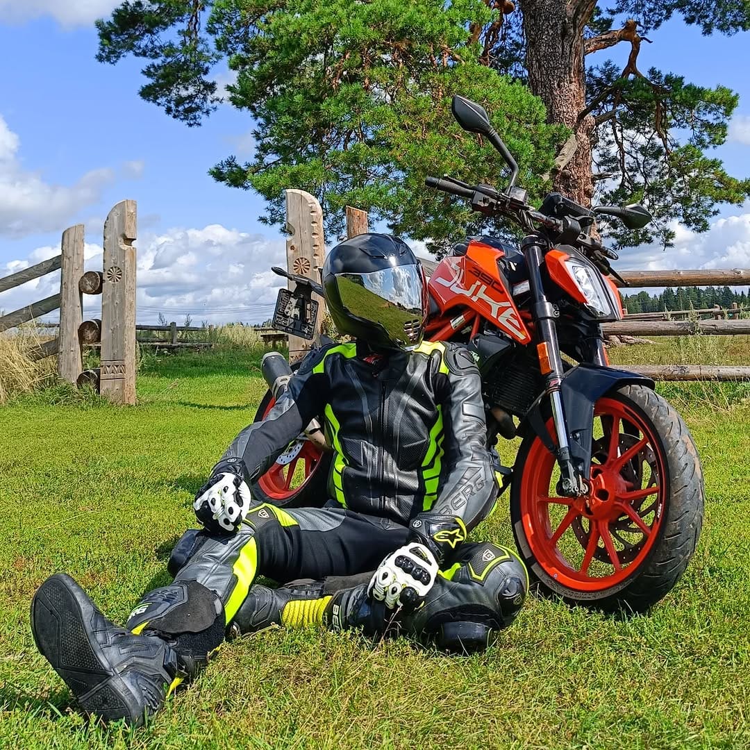 Post 7 by mymotorgear on Instagram (image)