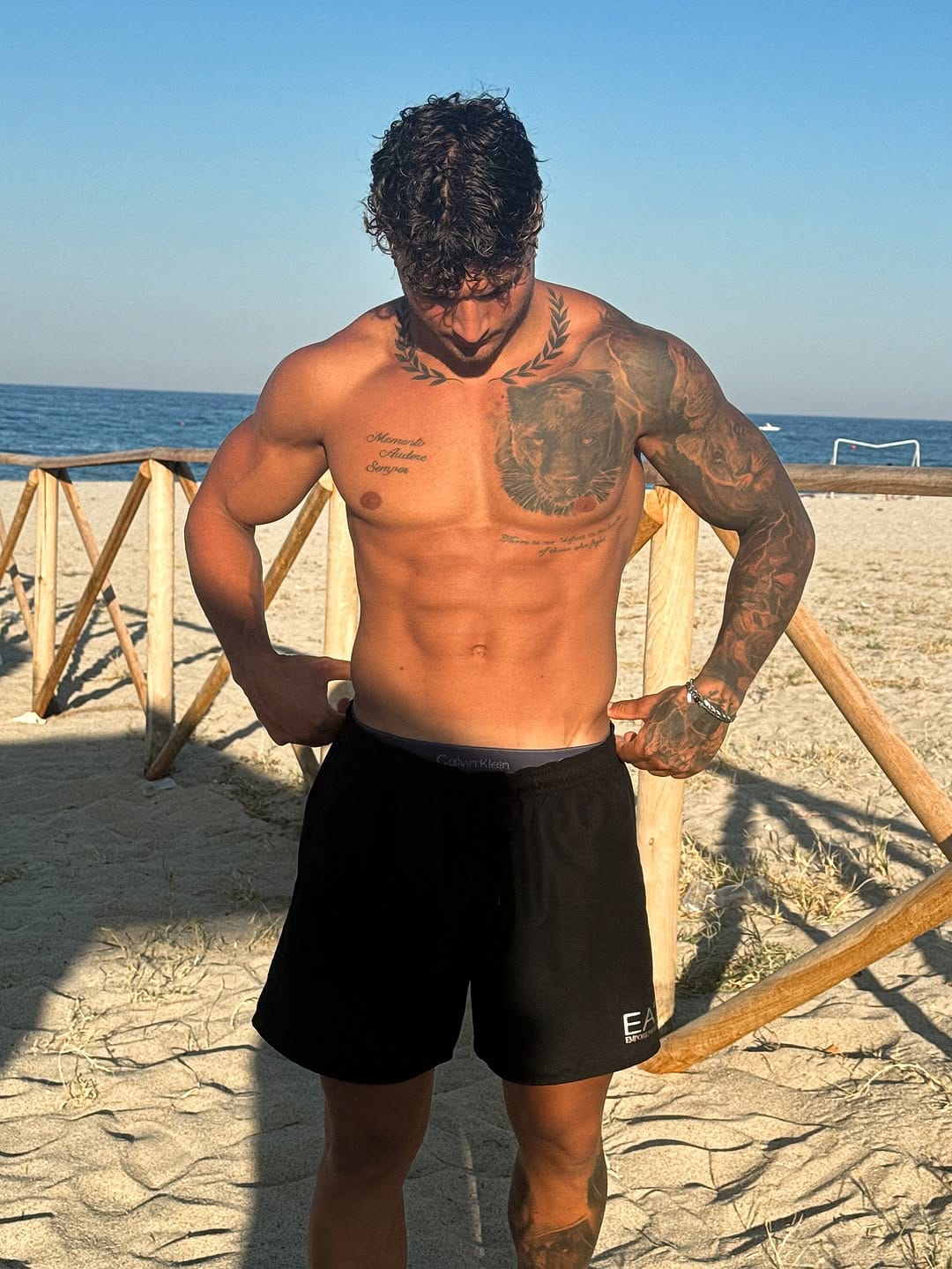 Post 7 by 𝑨𝑳𝑬𝑿 on Instagram (carousel)