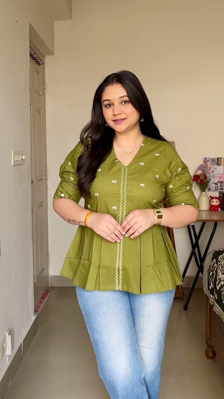 Post 4 by 𝐒𝐮𝐫𝐚𝐛𝐡𝐢 𝐏𝐚𝐭𝐰𝐚𝐥 on Instagram (video)