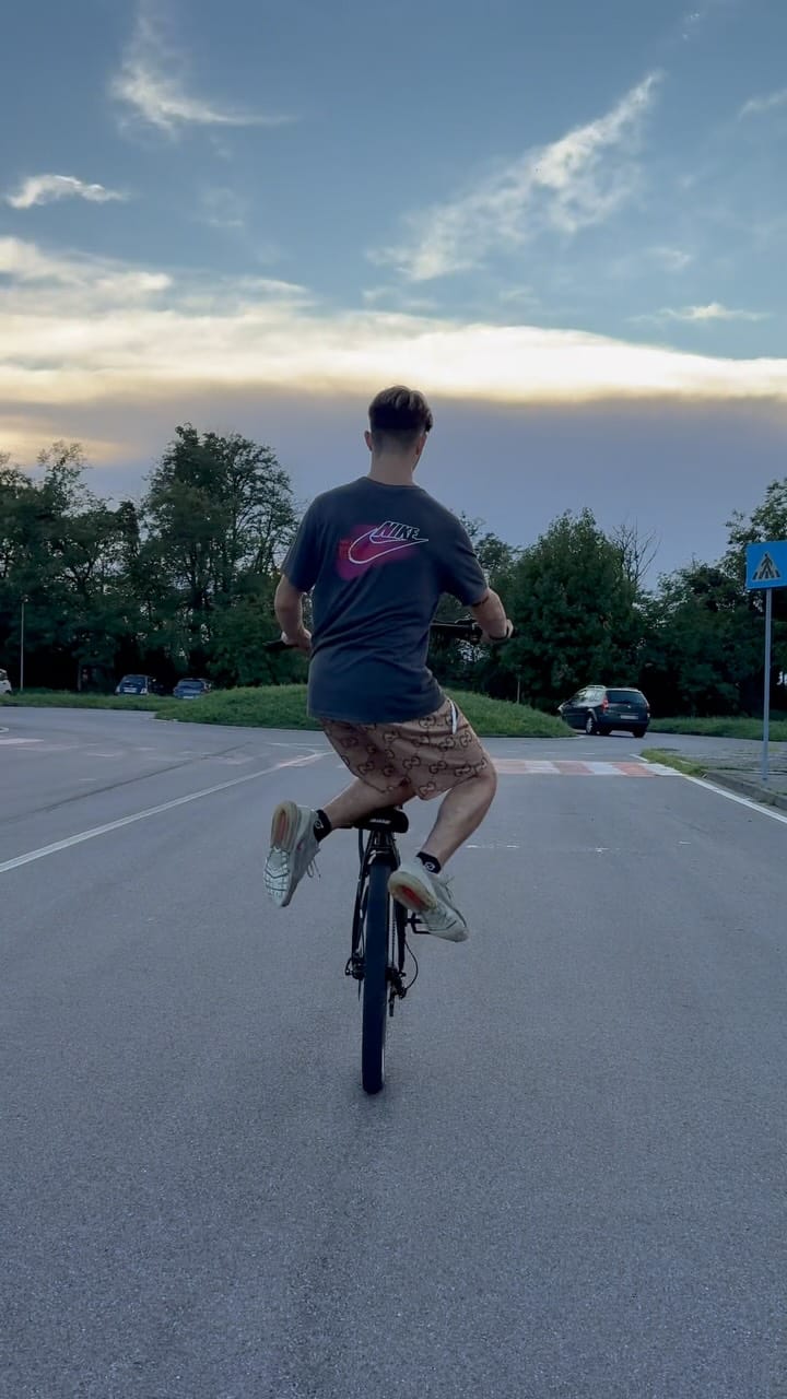 Post 5 by owdavi_ on Instagram (video)