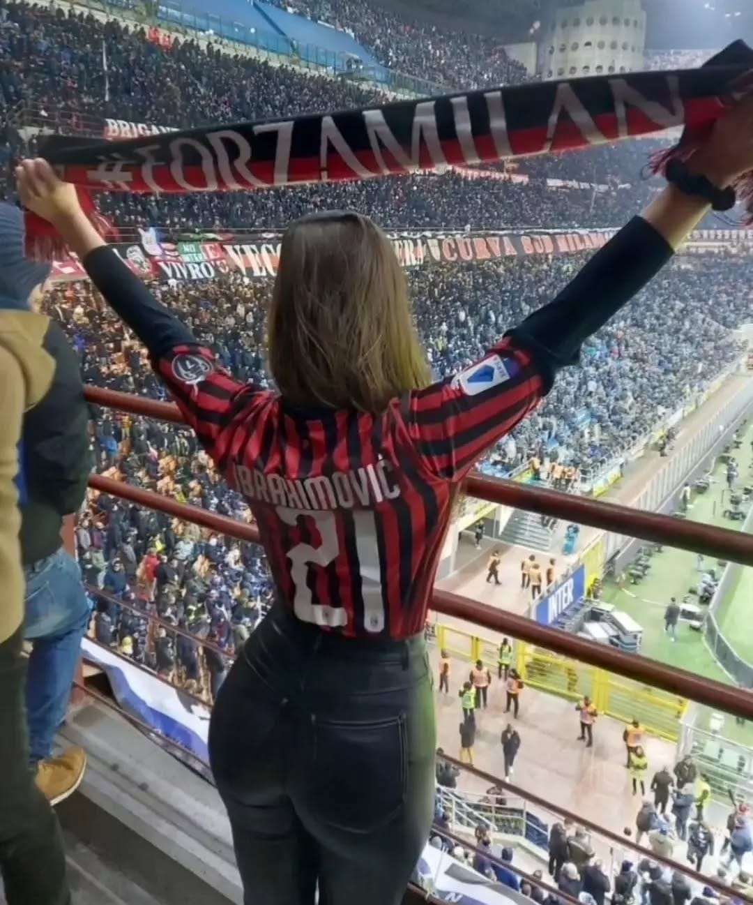 Post 10 by AC Milan Girl on Instagram (image)