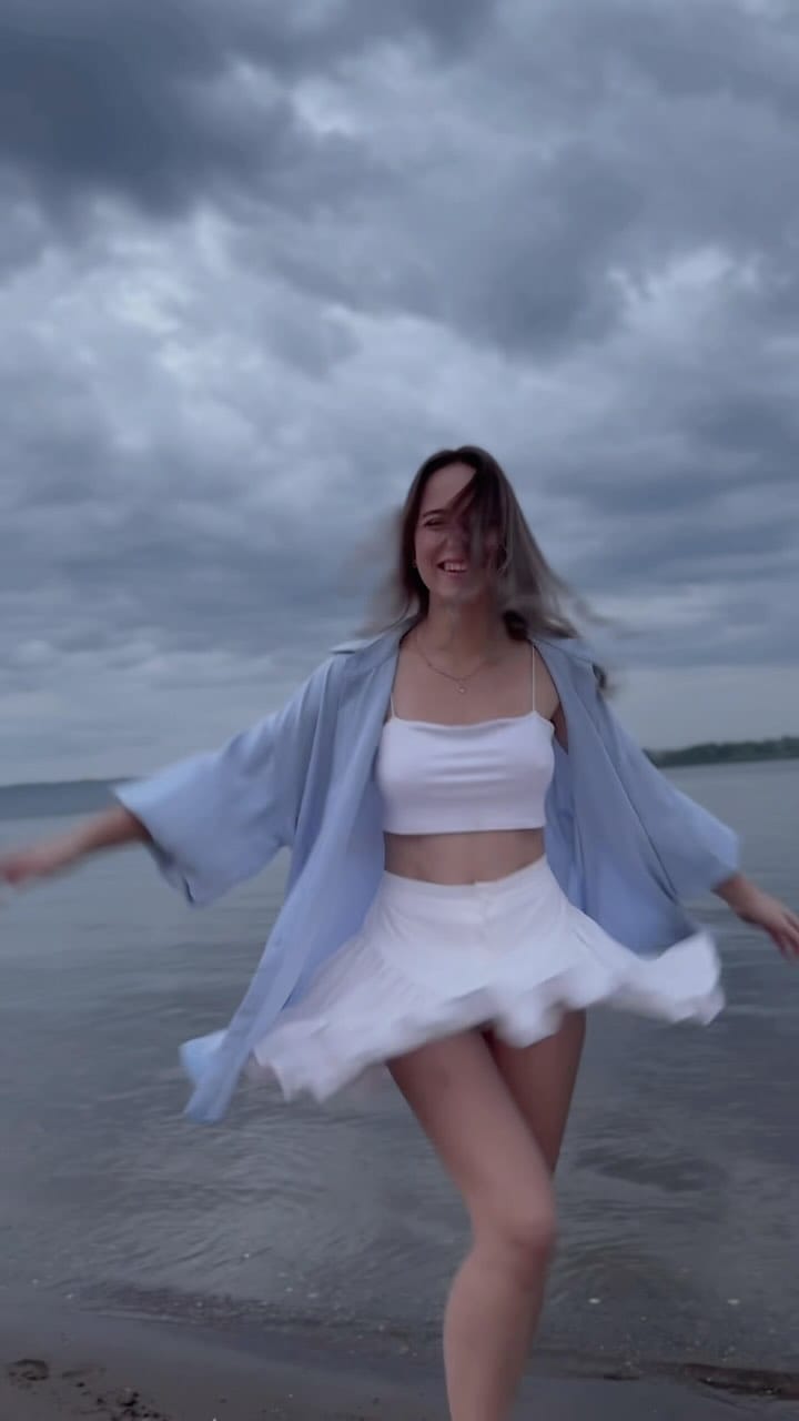 Post 3 by 𝘈𝘯𝘨𝘦𝘭𝘪𝘯𝘢 on Instagram (video)
