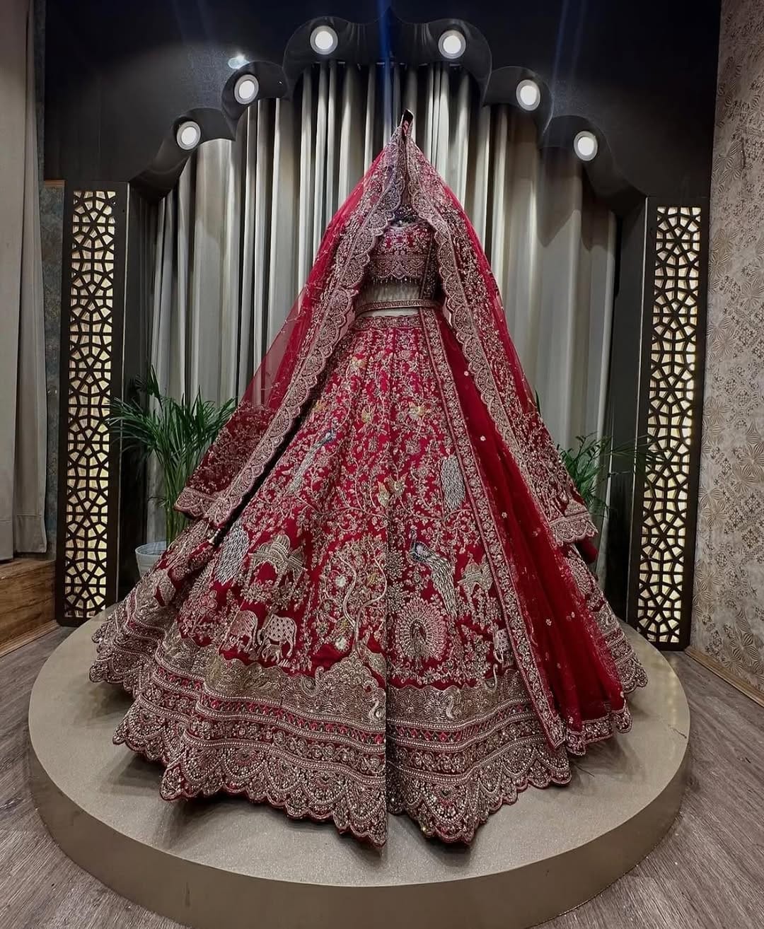 Post 10 by Urvashi’s rental_wardrobe👗 on Instagram (image)