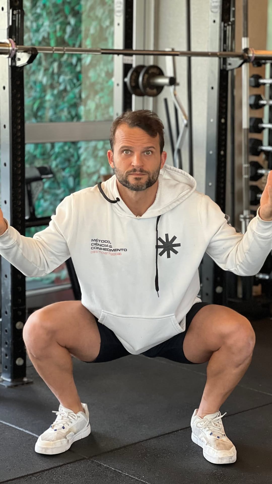 Post 6 by RAFA LUND on Instagram (video)