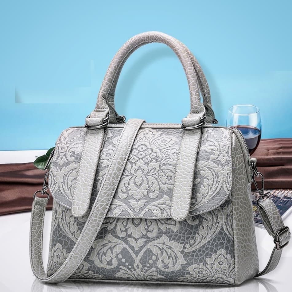 Post 1 by ✴FloralCat Bags & Accessories✴ on Instagram (image)
