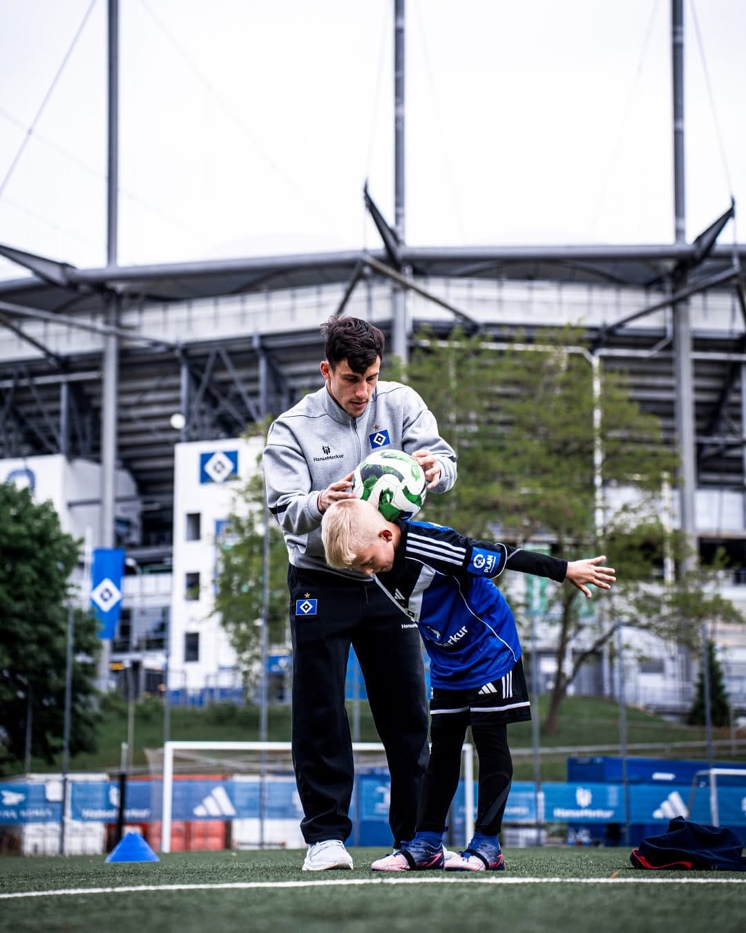 Post 8 by Die HSV-Fußballschule on Instagram (carousel)