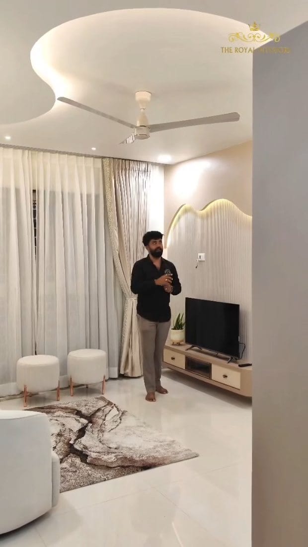 Post 2 by 𝐓𝐇𝐄 𝐑𝐎𝐘𝐀𝐋 𝐈𝐍𝐓𝐄𝐑𝐈𝐎𝐑 on Instagram (video)