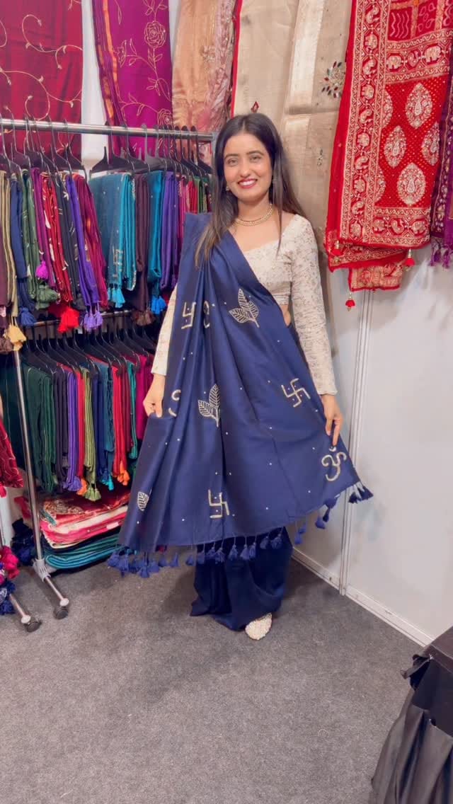 Post 5 by Mahira saree on Instagram (video)