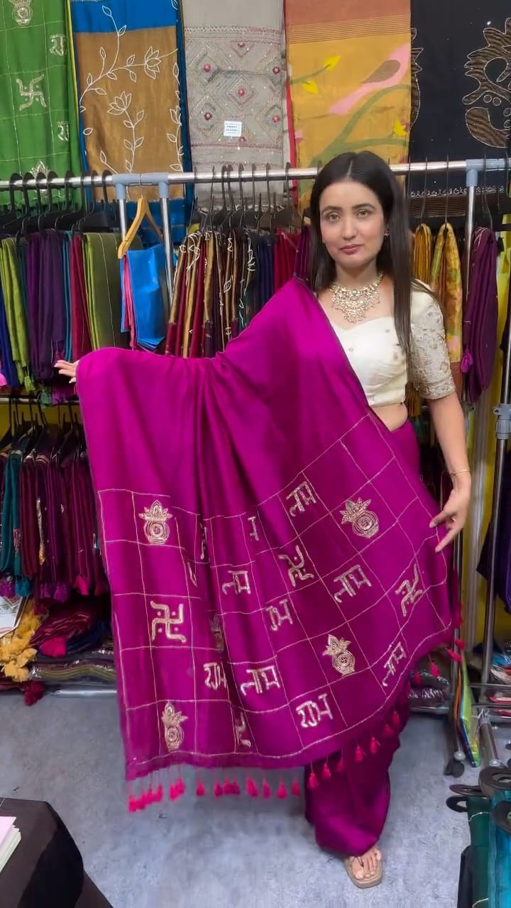 Post 10 by Mahira saree on Instagram (video)