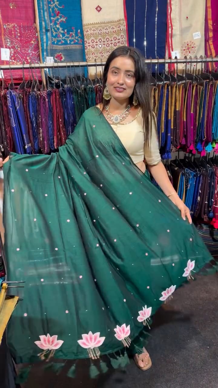 Post 8 by Mahira saree on Instagram (video)
