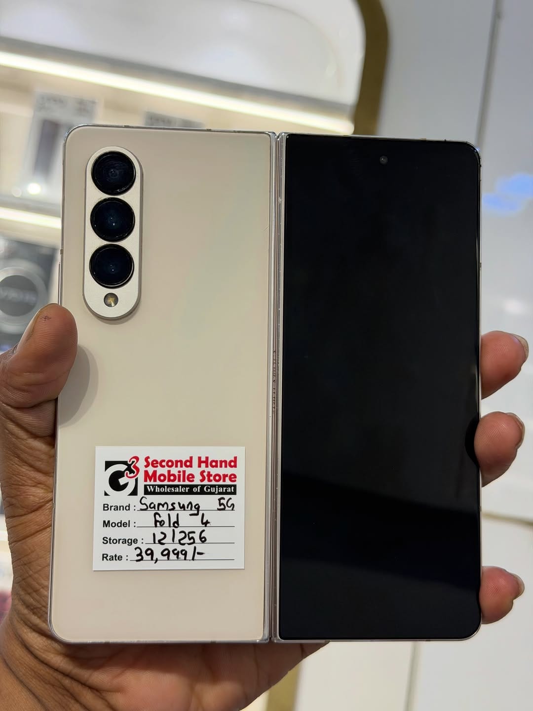 Post 3 by G3 second hand mobile store on Instagram (carousel)