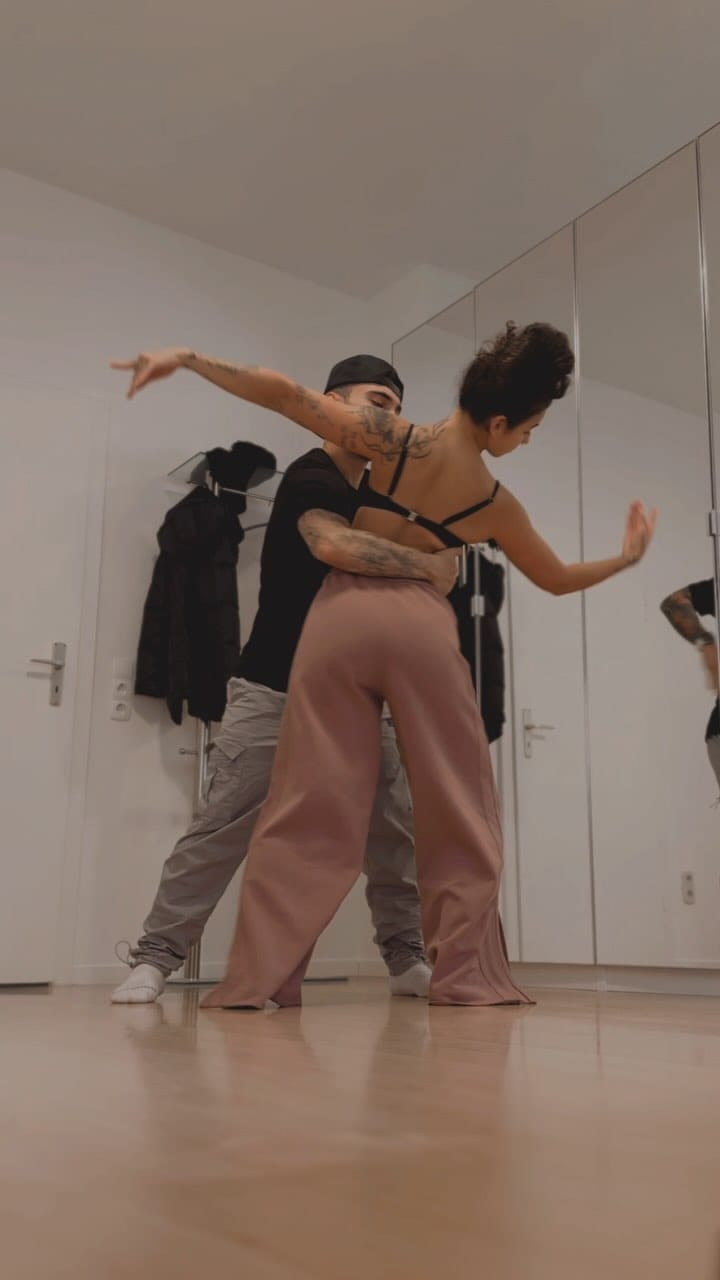 Post 8 by Nina Darbello & Matheus Franco on Instagram (video)