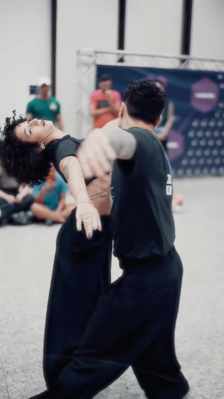 Post 2 by Nina Darbello & Matheus Franco on Instagram (video)
