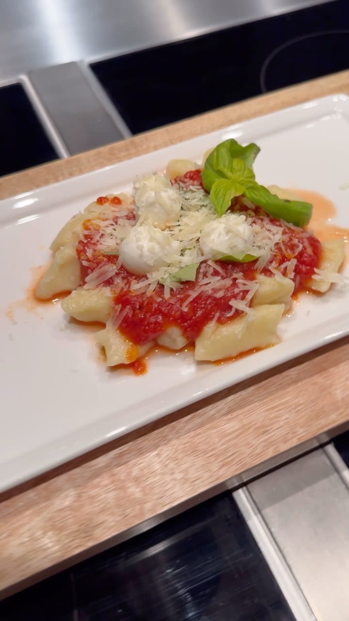 Post 2 by 👨🏽‍🍳 Konstantin L. 🥄 on Instagram (video)