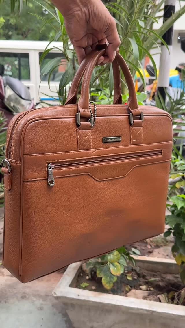Post 1 by italian bags on Instagram (video)