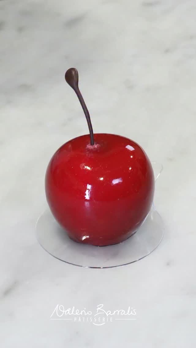 Post 2 by ValerioBarralisPastryAcademy on Instagram (video)