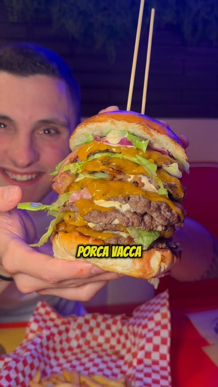 Post 10 by PORCA VACCA | fast food italiano on Instagram (video)