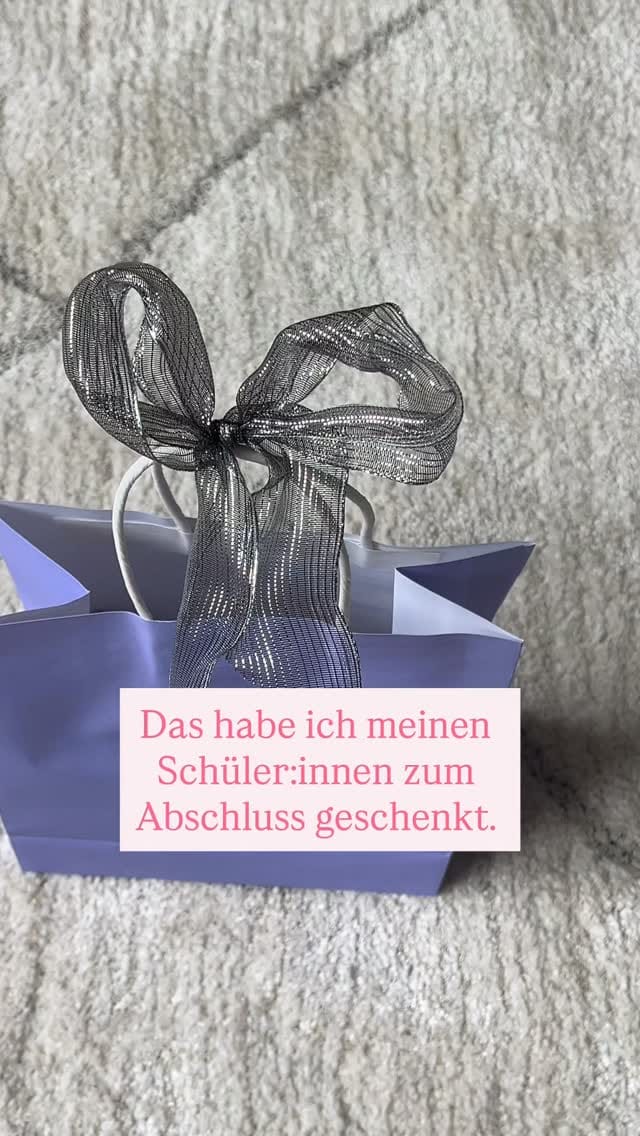 Post 2 by Isabell Hollnack - Zeitgemäßen Unterricht gestalten on Instagram (video)