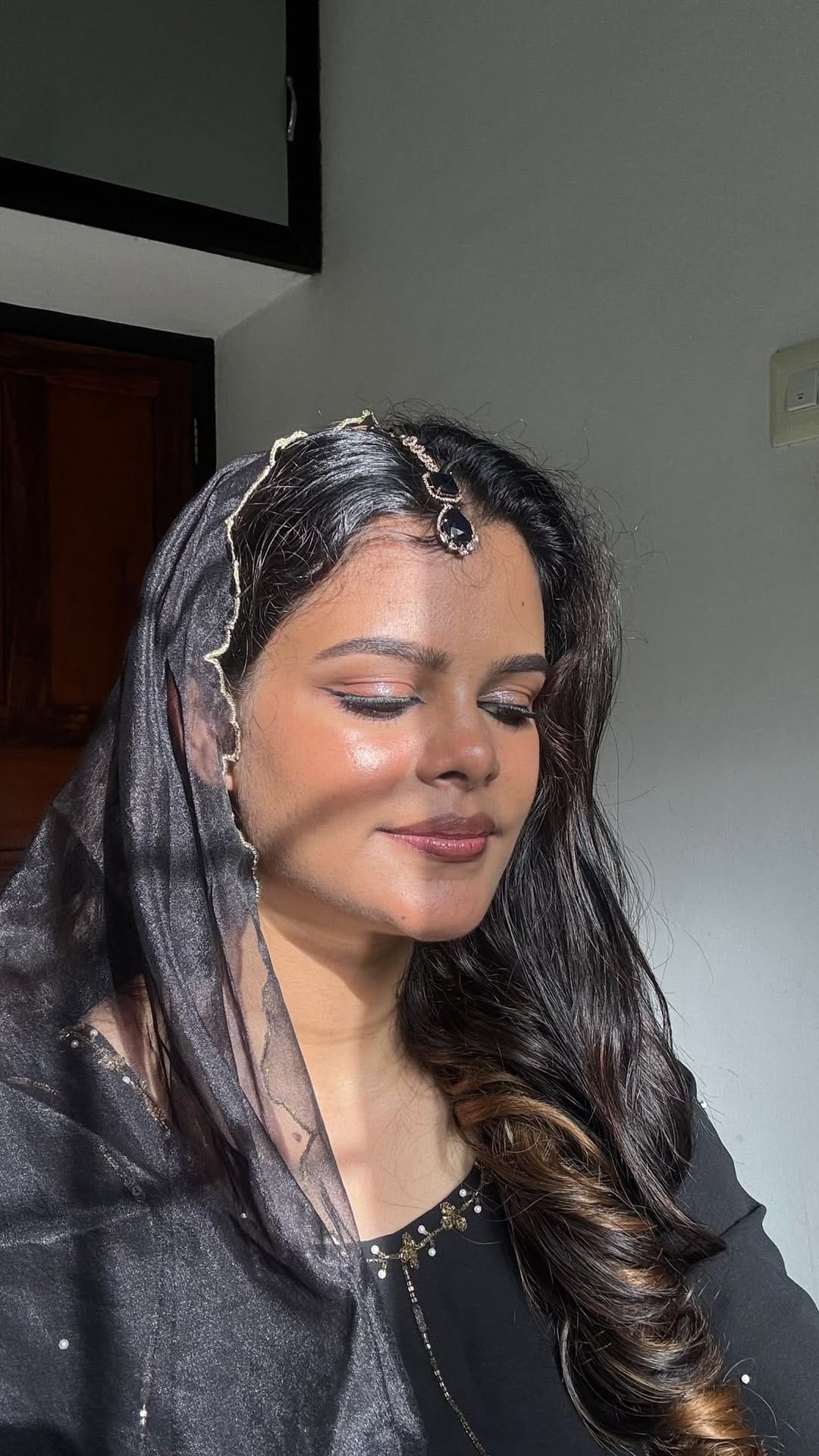 Post 4 by Makeup by Thansi Roshan on Instagram (video)