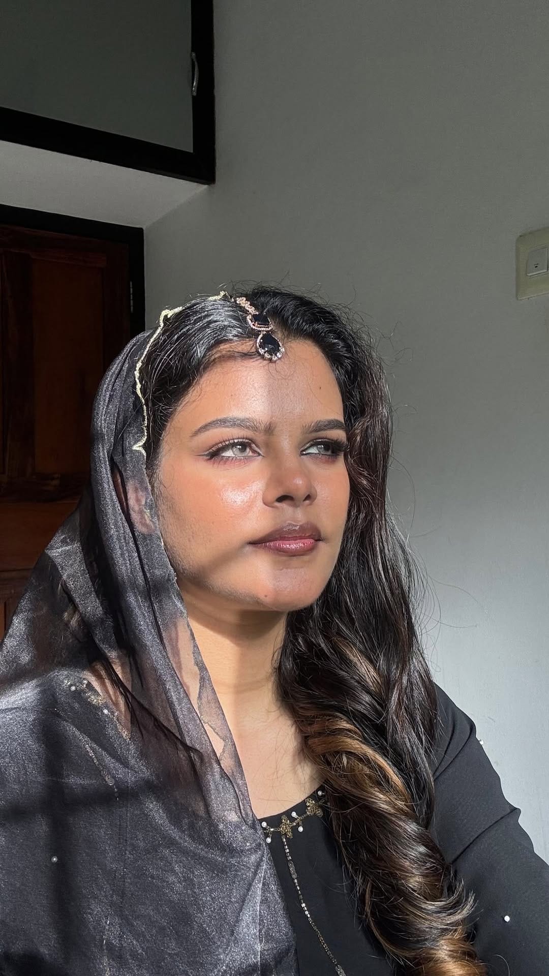 Post 5 by Makeup by Thansi Roshan on Instagram (video)