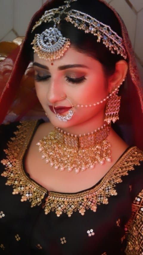 Post 10 by SONALI DASH🧿 Bridal makeup artist on Instagram (video)