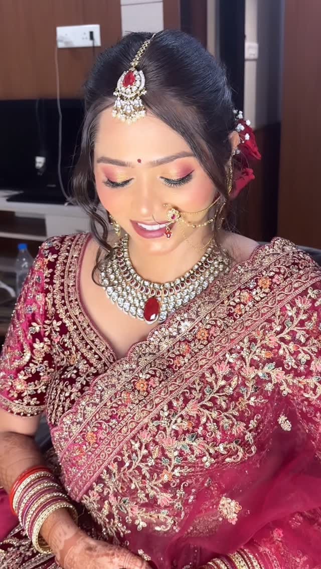 Post 8 by SONALI DASH🧿 Bridal makeup artist on Instagram (video)
