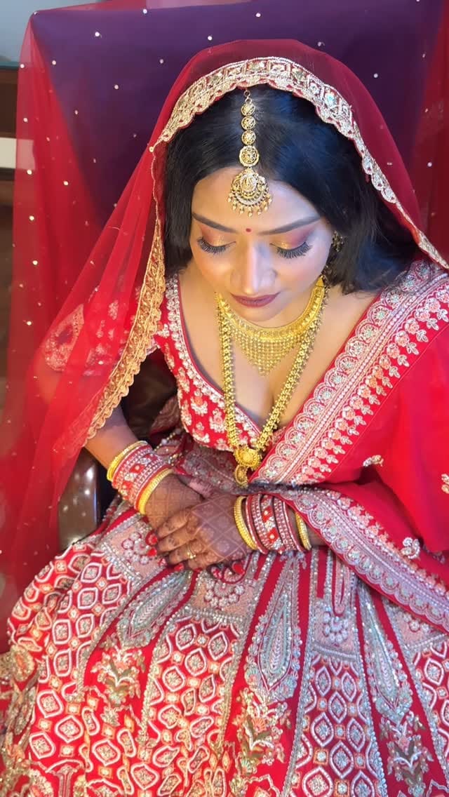 Post 7 by SONALI DASH🧿 Bridal makeup artist on Instagram (video)